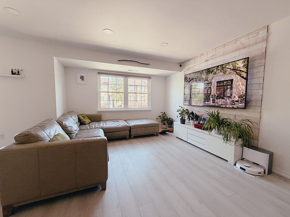1st image of 15126 Beverly Dr Floor 2
