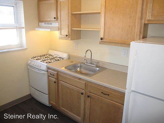 3rd image of 1022 Findley Dr W APT 8
