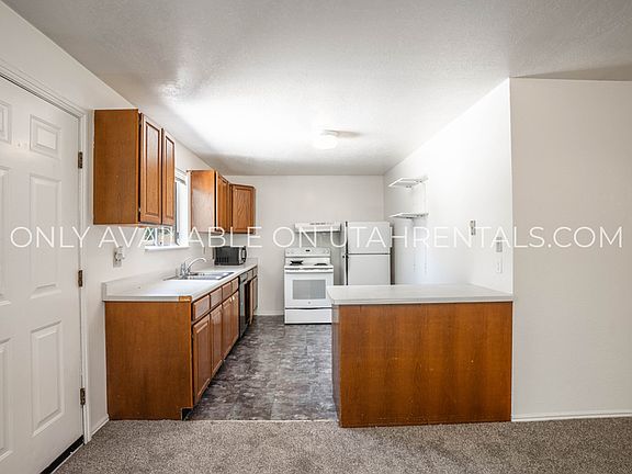 5th image of 131 E 300 S APT 3