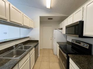 208 Sailmaster St APT B, Lakeway, TX 78734