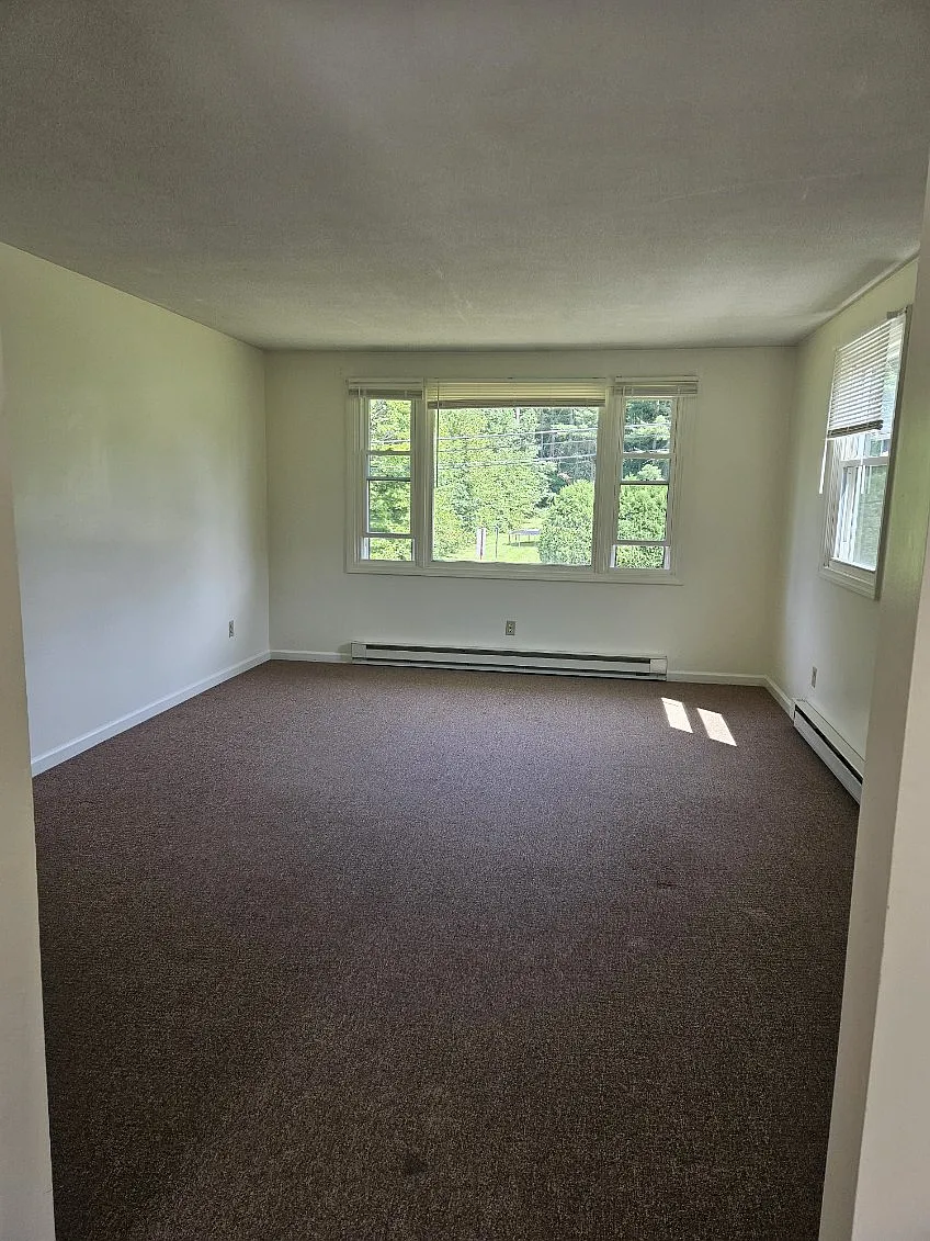 3 bed, $2,300 — Photo 3