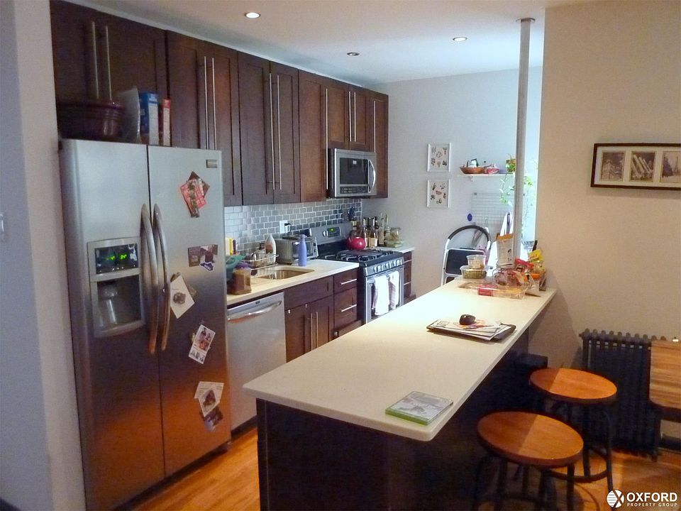 2nd image of 320 Lincoln Pl APT 2E