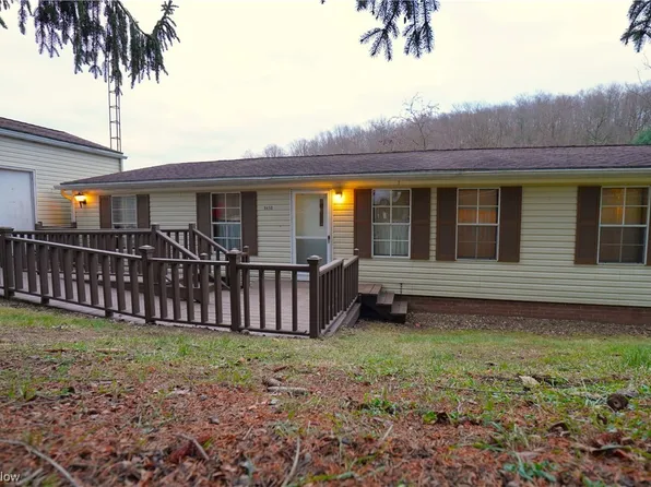 9450 Muckley Dr SE, Waynesburg, OH 44688