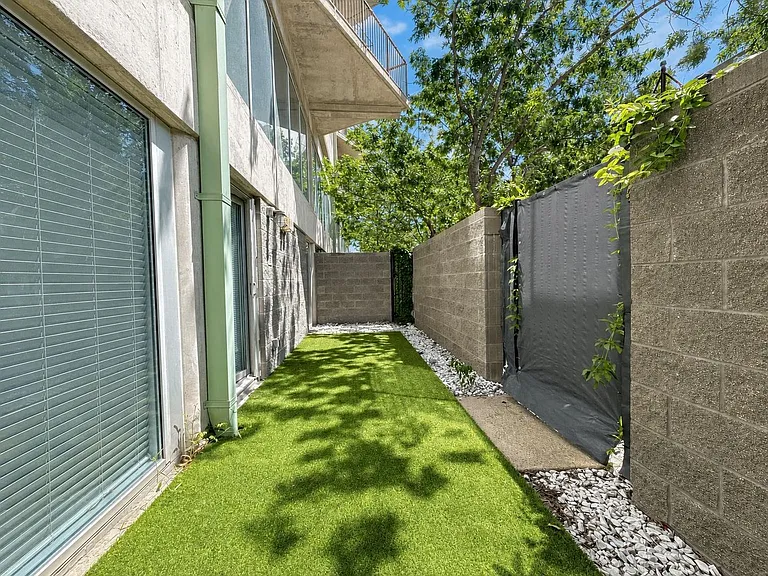 1001 Belleview St #103 — Photo 2