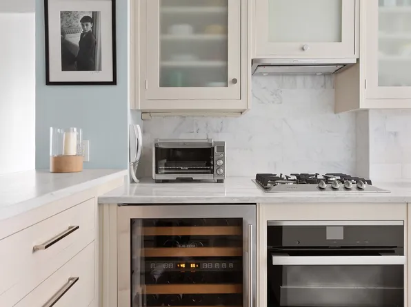 302 West 12th Street image 7 of 14