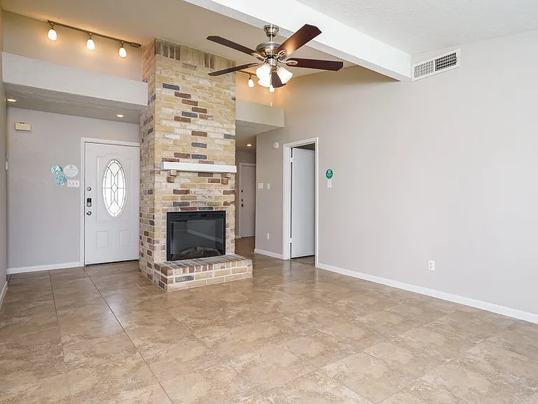 518 Magnolia Bnd — Photo 4
