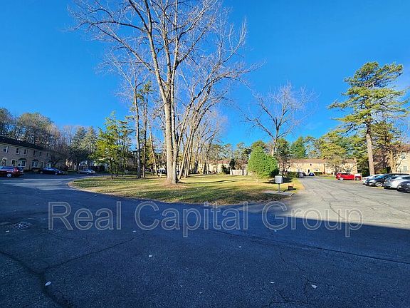 5th image of 161 Williamsburg Ct