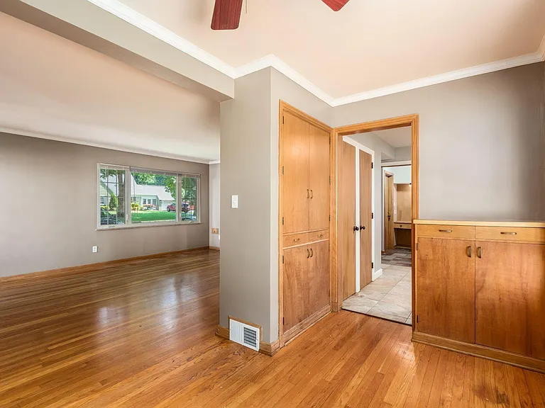 109 E Riverglen Dr — Photo 7