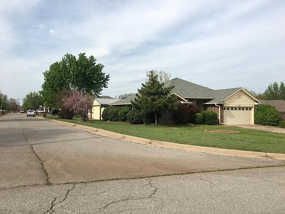 2nd image of 909 NW 168th St