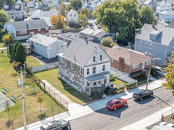 2nd image of 71 Ambrose St