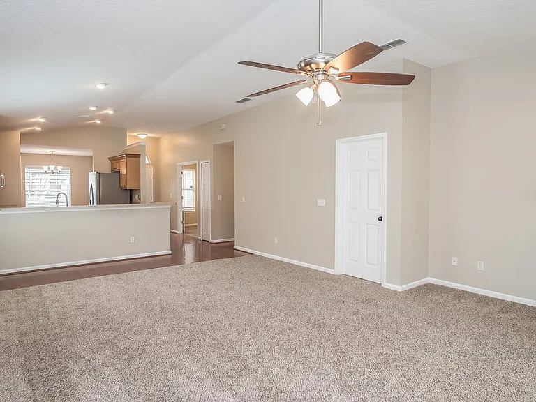 573 Redberry Ln — Photo 3