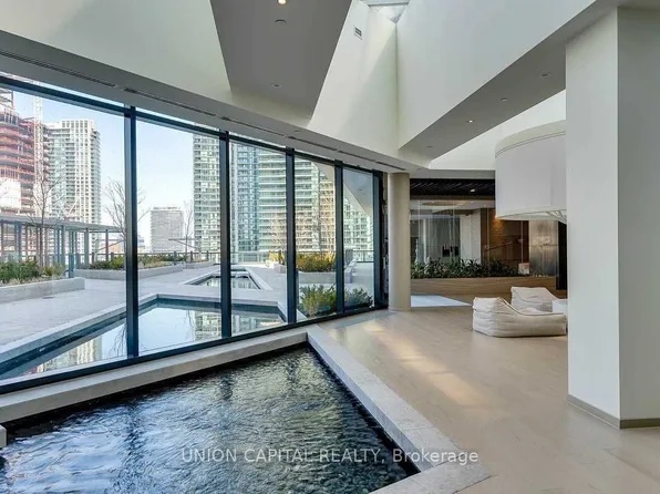 100 Harbour St, Toronto, ON
