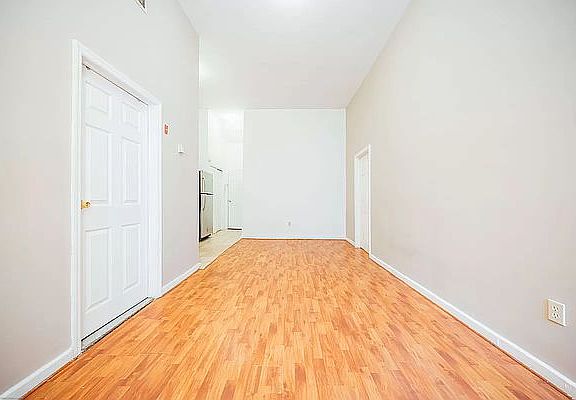 3rd image of 926 Fulton St #1B