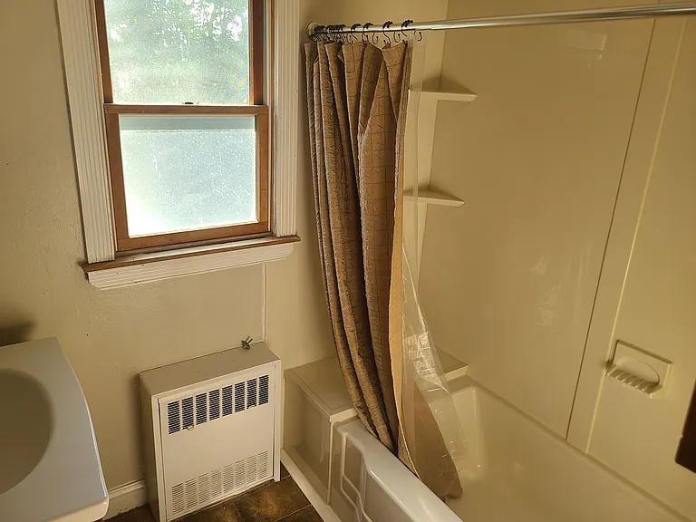 702 Sterling St — Photo 10