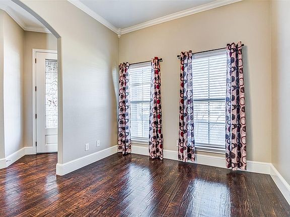 3rd image of 2702 Mount View Dr