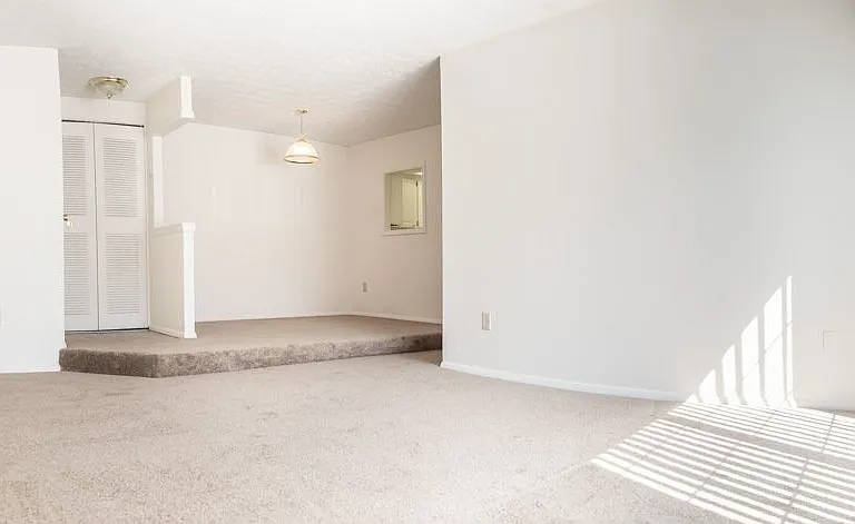 Windsor Gardens Apartments — Photo 52