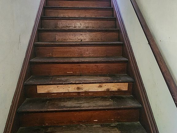 5th image of 1320 State St