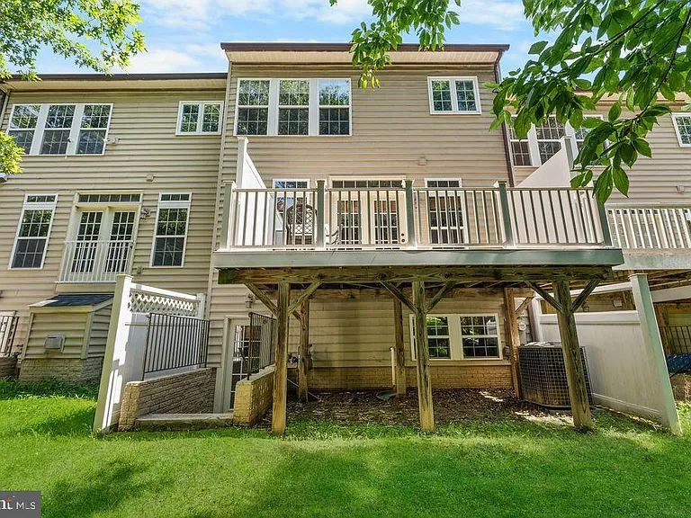 1627 Whitehall Dr — Photo 32