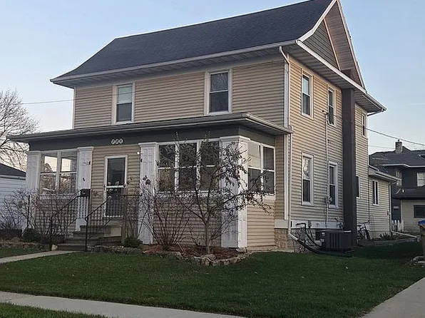 721 E Fayette St, Manchester, IA 52057
