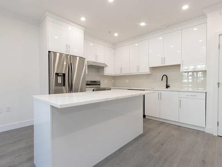 2122 E 32nd Ave #102 — Photo 7