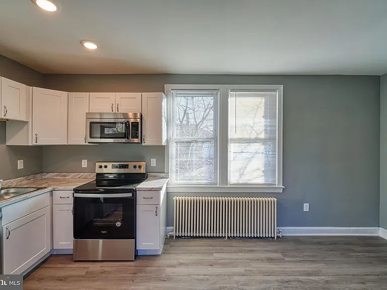 400 Douglas St NE #102 — Photo 6