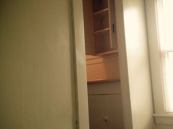 3rd image of 811 Leland Ave