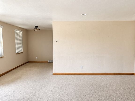 3rd image of 5110 Fieldcrest Dr