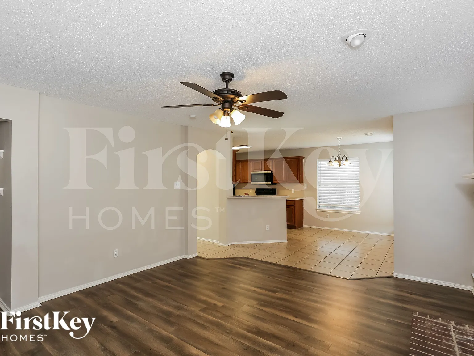 4 bed, 2.5 bath, 2332 sqft, $2,355 — Photo 2