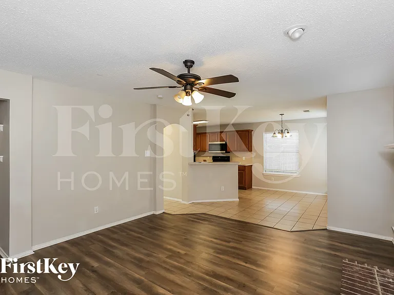 1146 Finch Cir — Photo 2