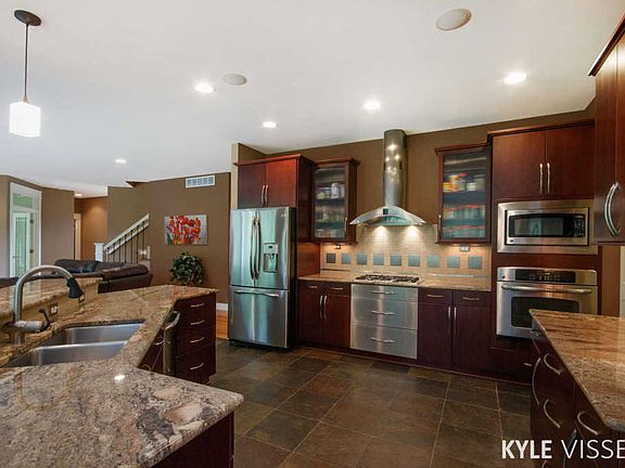 5th image of 5881 Stratford Glen Ct SE