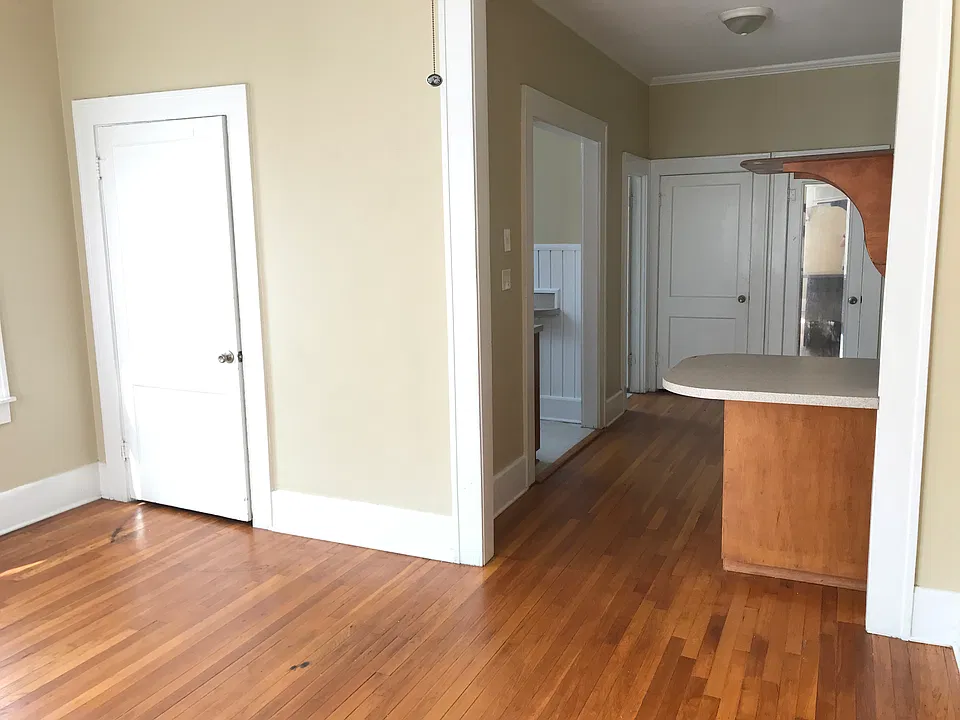 249 Kings Hwy #F