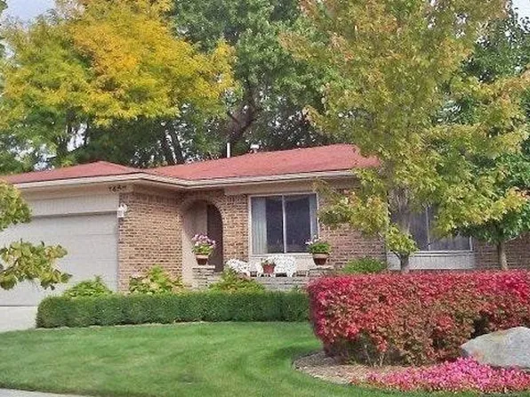 1450 Leafgreen Dr, Troy, MI 48083