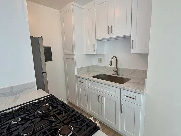 12726 Pacific Ave #5 — Photo 4