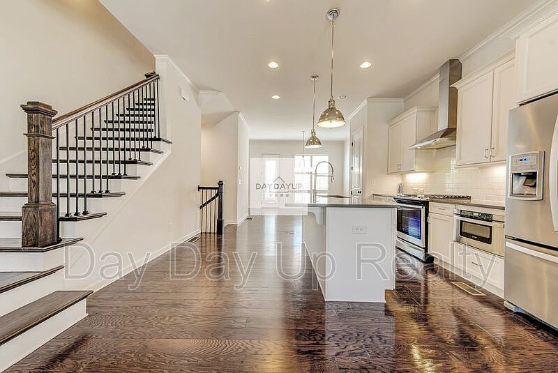 1st image of 16 Lochurst Ln