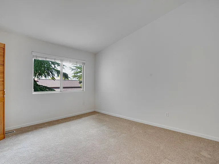 12526 NE 166th St — Photo 25