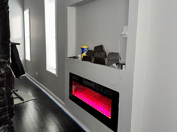 2nd image of 1141 S Central Park Ave