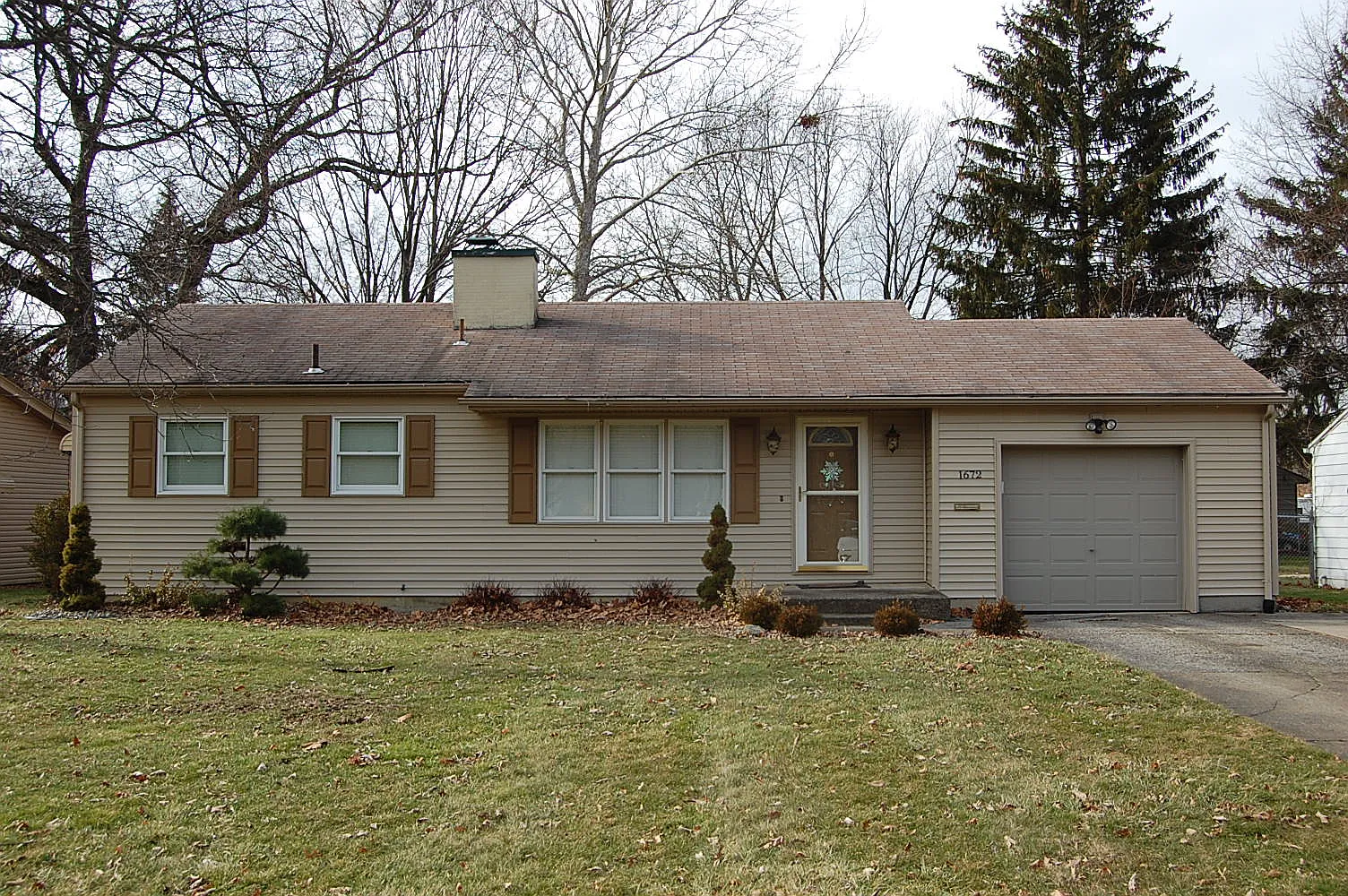 1672 Lancaster Dr photo 1