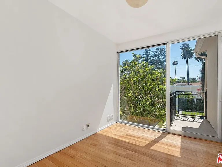 517 N Elm Dr — Photo 36