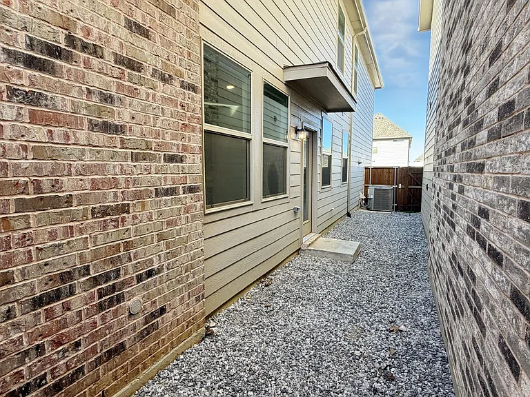 2653 Acadia Dr — Photo 40