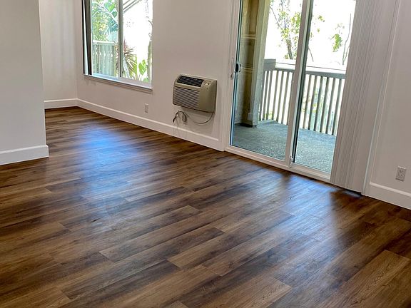3rd image of 8521 Villa La Jolla Dr APT D