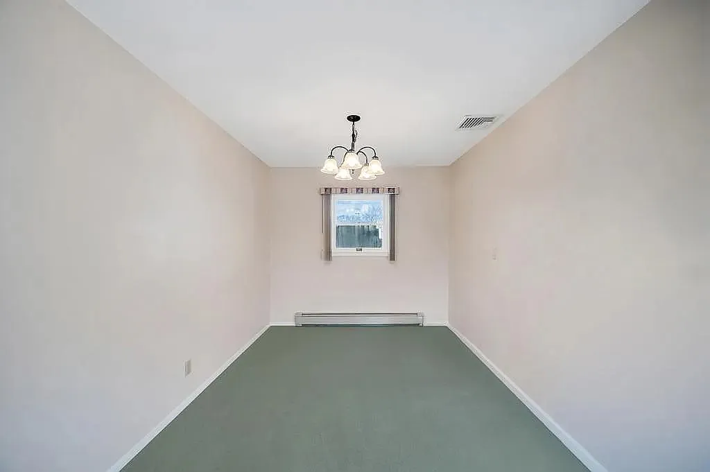 Sycamore Ave, Bethpage — Photo 4