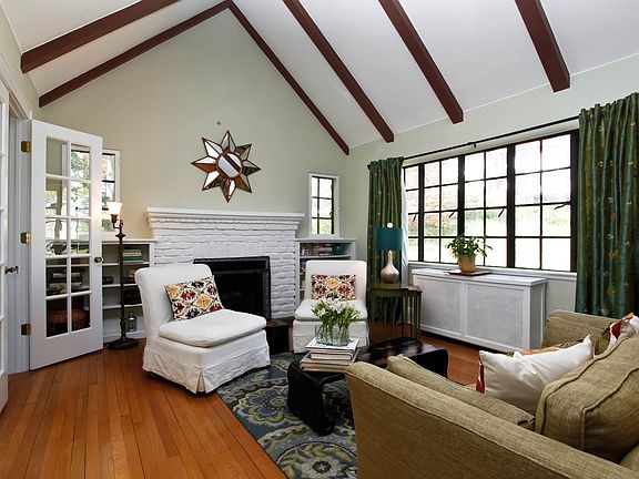 Vaulted Livingroom
