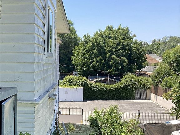 5th image of 135 Rivera St