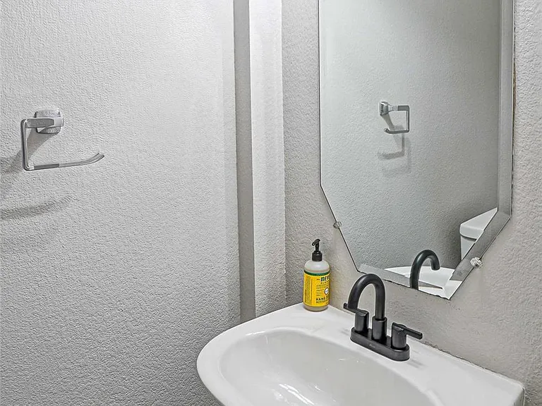 2137 Goliad Cir — Photo 30