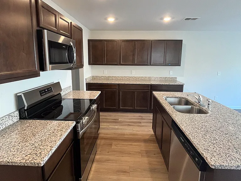 330 Canary Grass Ct — Photo 6