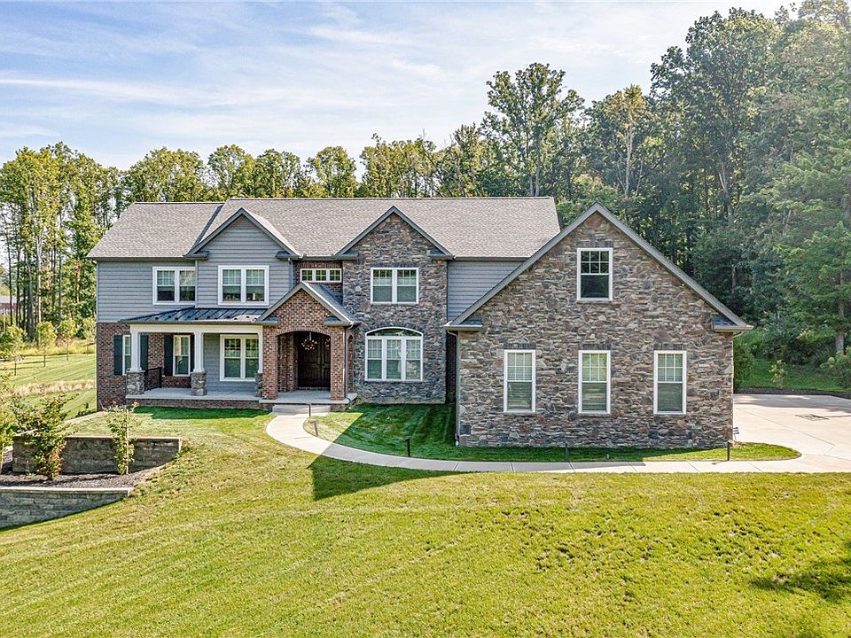 1st image of 221 Grandview Dr