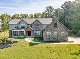 221 Grandview Dr, Greensburg, PA 15601