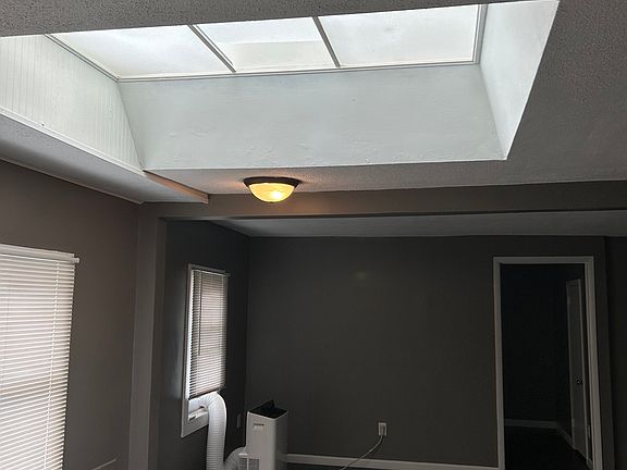 4th image of 126 Eastmanville St #A