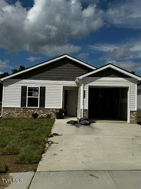 1st image of 1099 Clearwater Ln
