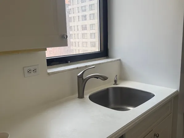 255 East 49th Street image 3 of 14